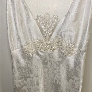 Linea Donatella White Lace-Embellished Chemise